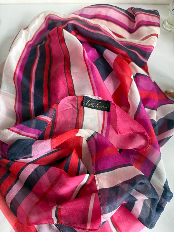 Louisa Spagnoli Zijden Sjaal - 160x60 cm, Kleding | Dames, Mutsen, Sjaals en Handschoenen, Zo goed als nieuw, Ophalen of Verzenden