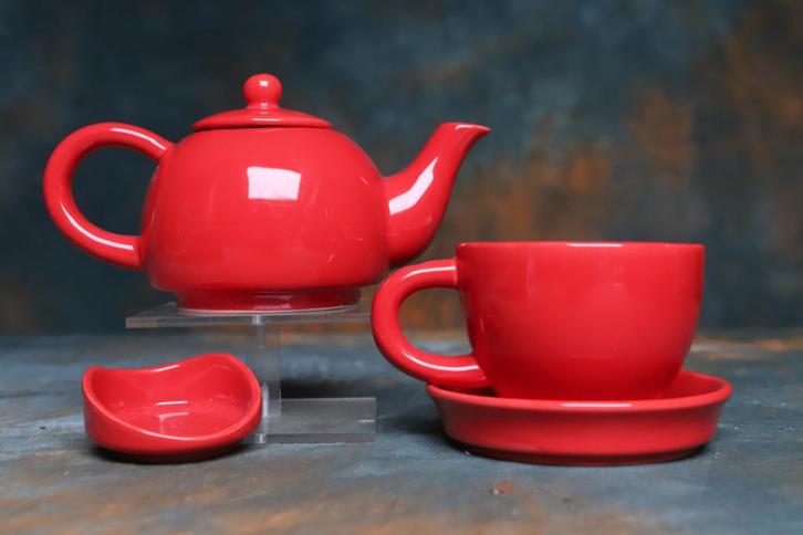 2 theepotjes met kop en schotel en theezakje houder., Huis en Inrichting, Keuken | Servies, Nieuw, Kop(pen) en/of Schotel(s), Effen