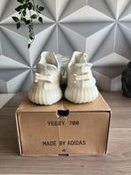 Yeezy 350 v2 wit, Kleding | Heren, Ophalen of Verzenden, Zo goed als nieuw, Wit