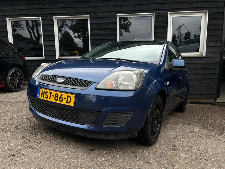 .ford fiesta, Auto's, Ford, Bedrijf, Benzine, Handgeschakeld, Blauw, Zwart, Stof, Ophalen