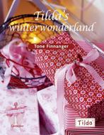 Tone Finnanger - Tilda's Winterwonderland, Ophalen of Verzenden, Zo goed als nieuw, Borduren en Naaien, Tone Finnanger