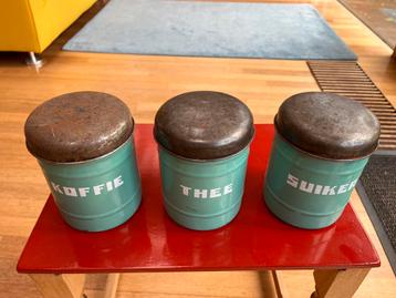 Antieke voorraad bussen beschikbaar voor biedingen