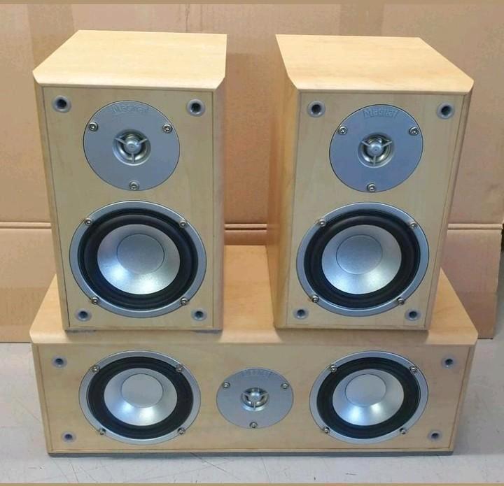 Magnat motion 990 set 2 speakers 1 center speaker, Audio, Tv en Foto, Luidsprekers, Front, Rear of Stereo speakers, 60 tot 120 watt