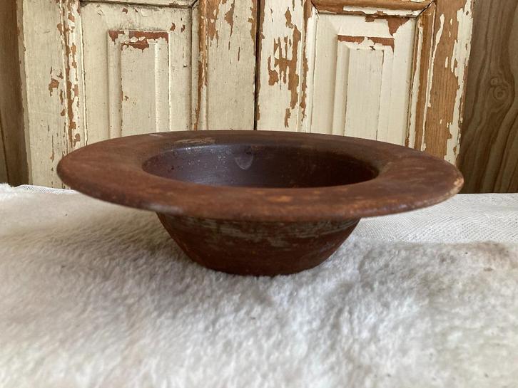 Brocante oud rond ijzeren schaaltje / roestig, Antiek en Kunst, Antiek | Woonaccessoires, Ophalen of Verzenden