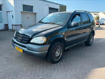 Mercedes-Benz Mercedes 1998 Zwart beschikbaar voor biedingen