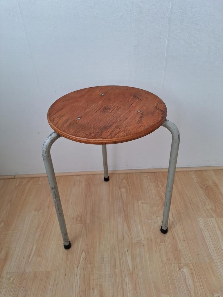 Friso Kramer voor Ahrend de Cirkel driepoot kruk, Huis en Inrichting, Ophalen of Verzenden, Gebruikt, Hout