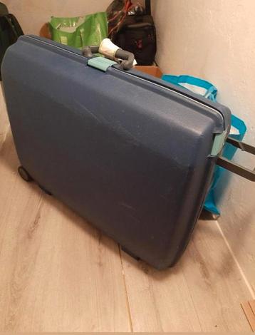 Reiskoffer met cijfer slot  beschikbaar voor biedingen