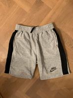 Nike ZGAN korte broek maat 147-158, Ophalen, Zo goed als nieuw, Jongen, Broek