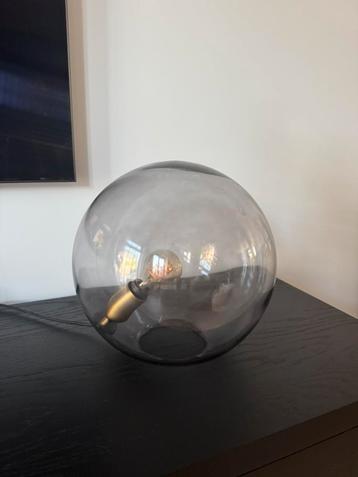 Tafellamp glazen bol rookglas beschikbaar voor biedingen