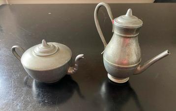 Tinnen theepot en koffiekan set beschikbaar voor biedingen