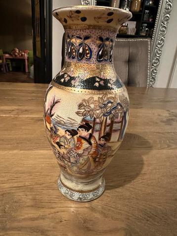 Antieke chinese vaas 25,5 cm hoog beschikbaar voor biedingen