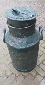 Melkbus met deksel Carbidbus., Ophalen