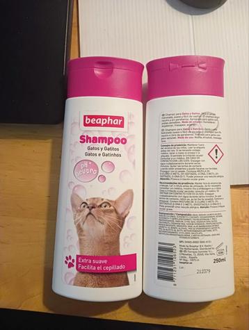 Shampoo voor de kat beschikbaar voor biedingen