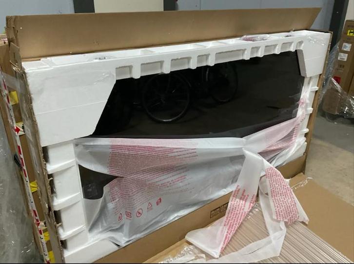 1x TCL 85Qm8 en 2x TCL 85T7b (alleen schermen beschadigd), Audio, Tv en Foto, Televisies, Niet werkend, QLED, 100 cm of meer, 4k (UHD)