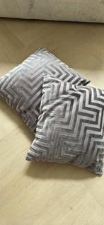 2 grijze sierkussens H&M Home, Ophalen, Zo goed als nieuw, Grijs, Vierkant