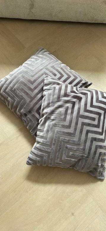 2 grijze sierkussens H&M Home beschikbaar voor biedingen