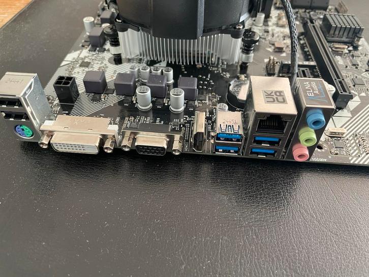 Moederbord + CPU + RAM, Computers en Software, Moederborden, Gebruikt, AMD, DDR4, Ophalen of Verzenden