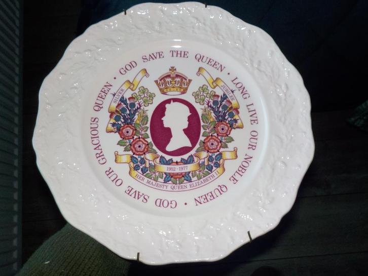 wandbord verzamel queen Elizabeth, engeland, Antiek en Kunst, Antiek | Wandborden en Tegels, Ophalen