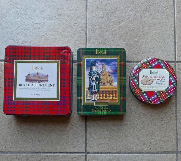 Harrods blikkenverzameling Schotse ruit blikken Schotland, Verzamelen, Blikken, Gebruikt, Koek(jes), Overige merken, Ophalen of Verzenden