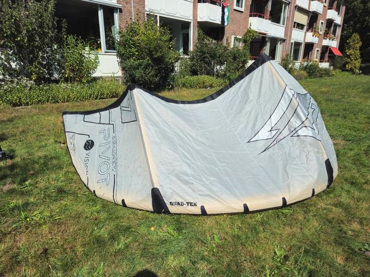 Naish Pivot NVision 7M kite, Watersport en Boten, Kitesurfen, Zo goed als nieuw, Kite, 7 m², Geen board, Ophalen