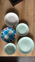 GRATIS - borden set, Huis en Inrichting, Ophalen, Gebruikt, Effen, Bord(en)