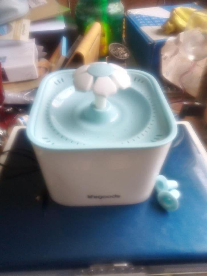 Waterfontein voor katten, Dieren en Toebehoren, Kattenvoerbakken en Drinkbakken, Gebruikt, Automatisch, Ophalen of Verzenden