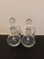 2 glazen karafjes, Ophalen of Verzenden