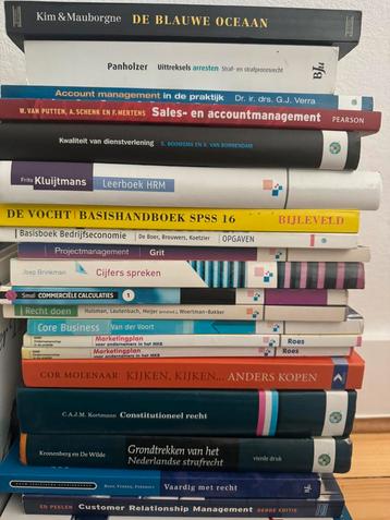 Diverse studieboeken GRATIS beschikbaar voor biedingen