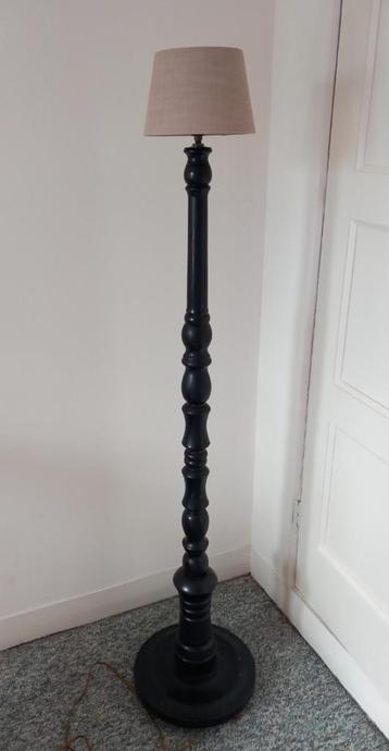 Lamp staand beschikbaar voor biedingen