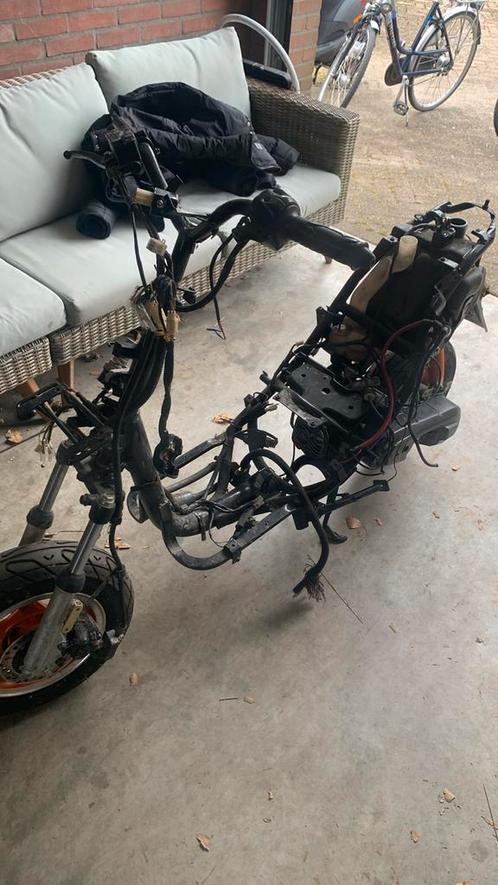 Keeway frame plus blok zonder carburateur, Fietsen en Brommers, Scooters | Piaggio, Nieuw, Overige modellen, Ophalen of Verzenden