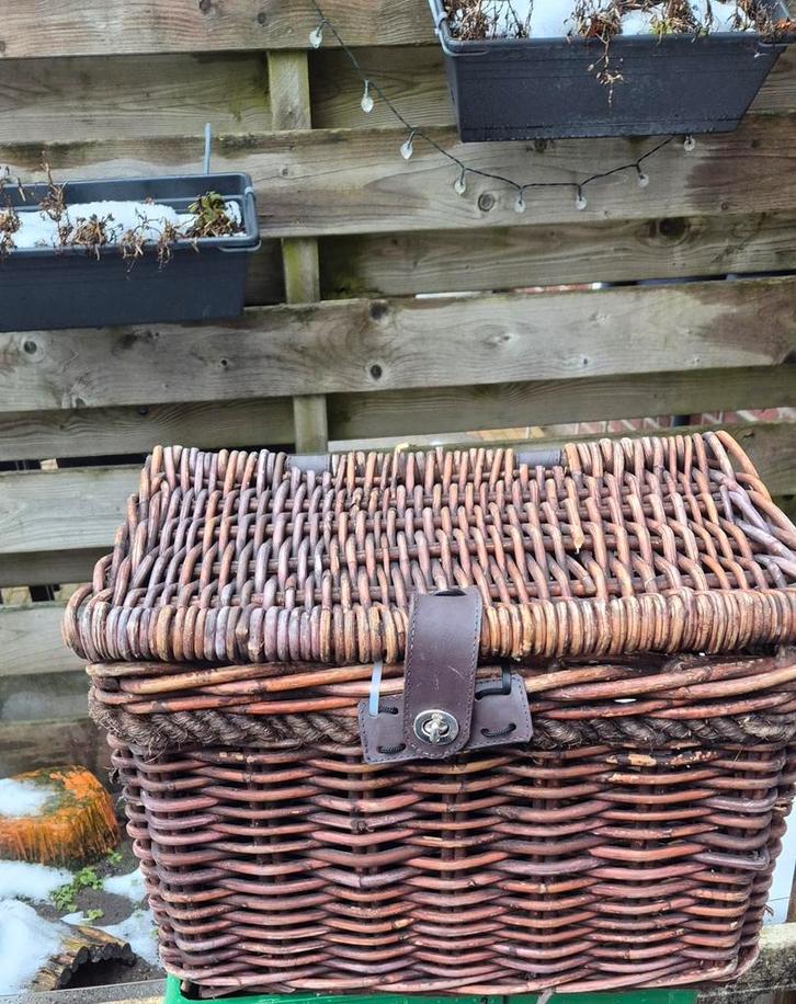 New Looxs Melbourne Large - Rotan Fietsmand met Deksel  45L, Fietsen en Brommers, Fietsaccessoires | Fietsmanden, Nieuw, Ophalen