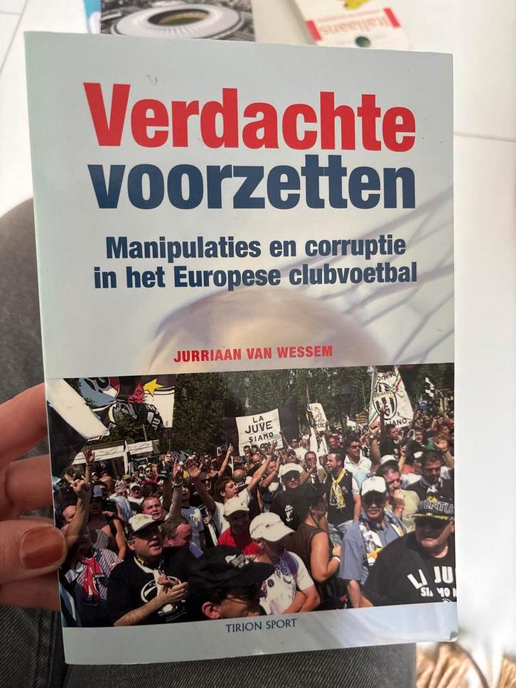 Verdachte Voorzetten - Jurriaan van Wessem, Boeken, Sportboeken, Gelezen, Balsport, Ophalen of Verzenden