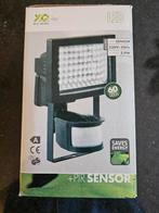 60 leds PIr + Sensor beveiligings lamp Nieuw!, Tuin en Terras, Ophalen of Verzenden, Nieuw