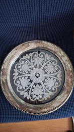 Rond dienblad met verzilverde bewerkte rand. Ingelegd kant, Ophalen of Verzenden, Gebruikt, Rond, Overige materialen