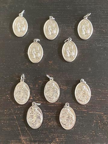 10 X Medaille / bedel. Heilige Rita en St. Antonius.  beschikbaar voor biedingen