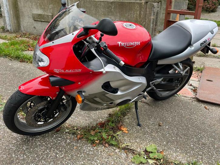 Triumph TT600 - Familiebezit, Weinig KM!, Motoren, Motoren | Triumph, Particulier, Sport, meer dan 35 kW, 4 cilinders, Motorrijbewijs A