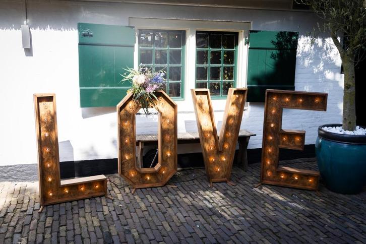 Houten LOVE letters te huur, Hobby en Vrije tijd, Feestartikelen | Verhuur, Zo goed als nieuw, Geboorte of Huwelijk, Ophalen