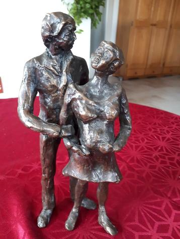 Bronzen Beeld van man met zwangere vrouw. beschikbaar voor biedingen