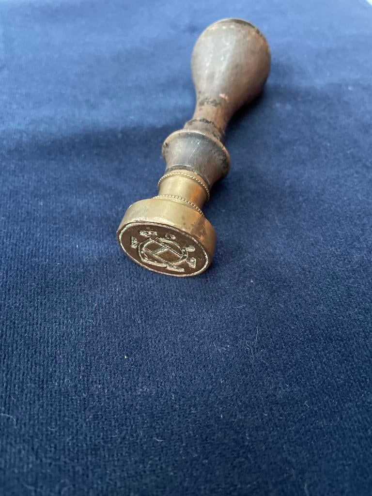 Antieke lakzegel stempel met houten handvat, Antiek en Kunst, Ophalen of Verzenden, Brons