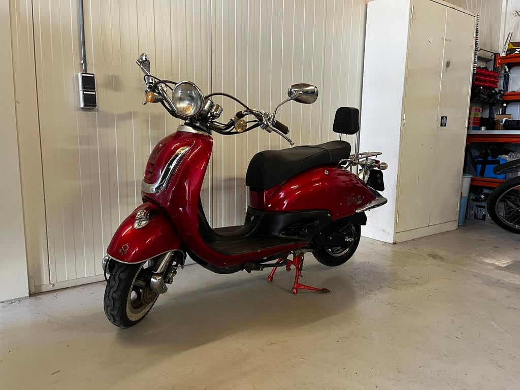 AGM V641, Fietsen en Brommers, Snorfietsen en Snorscooters, Gebruikt, Overige merken, Benzine, Ophalen