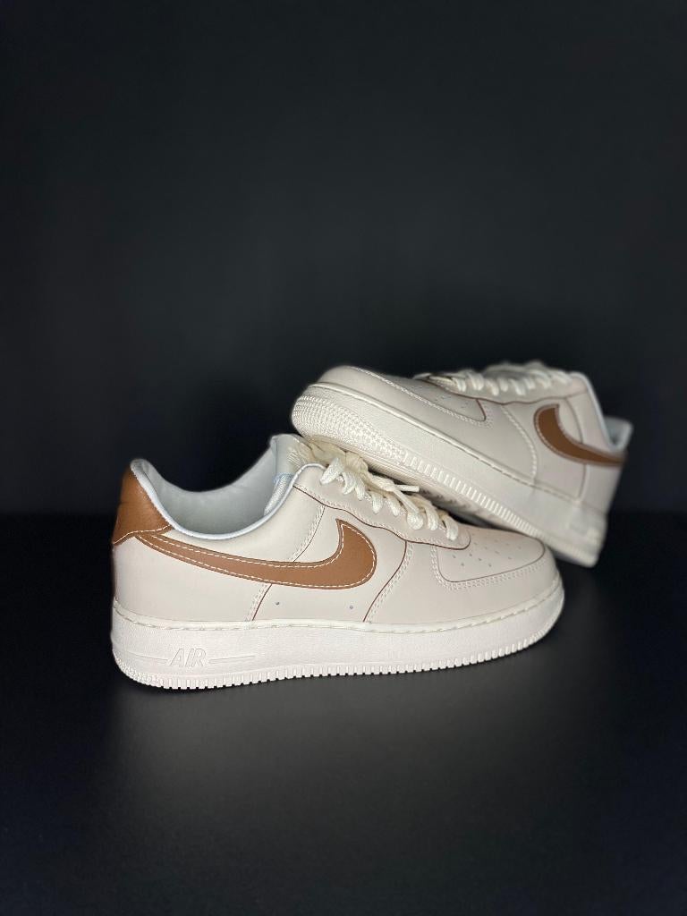 NIKE AIR FORCE 1 LOW ‘07 PEARL WHITE PALE IVORY - maat 45, Wit, Nike, Nieuw, Ophalen of Verzenden