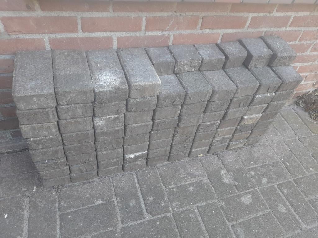 GRATIS AFHALEN; PARTIJ KLINKERS 74 STUKS + PAAR HALFJES, Ophalen, Beton, Klinkers