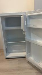 Compacte Tomado Koelkast - Ideaal voor kleine ruimtes, Witgoed en Apparatuur, Koelkasten en IJskasten, 75 tot 100 liter, Zo goed als nieuw