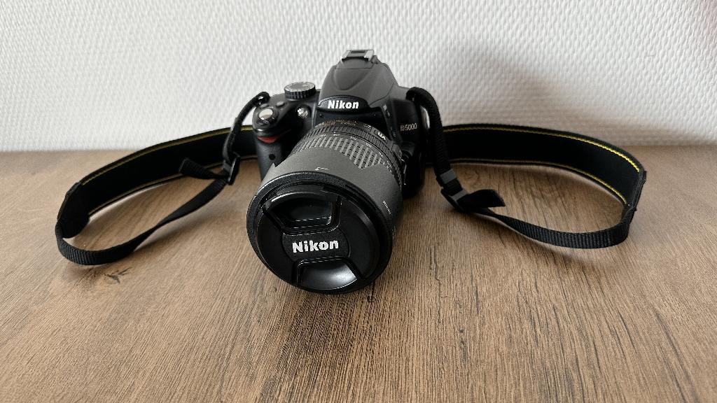 Nikon D5000 DSLR camera with NIKKOR 18–105mm lens, Ophalen of Verzenden, Zo goed als nieuw, Nikon, 8 keer of meer