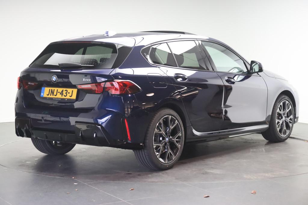 BMW 1 Serie 120 M Sport Automaat / Panoramadak / Achteruitri, Auto's, BMW, Stof, Euro 6, 156 pk, Met garantie (alle)