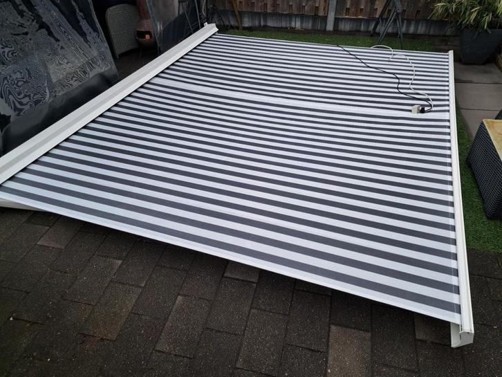 Elektrisch zonnescherm 350 cm breed Uitval 300 cm, Tuin en Terras, Zonneschermen, Gebruikt, Knikarmscherm, 150 tot 300 cm, Elektrisch