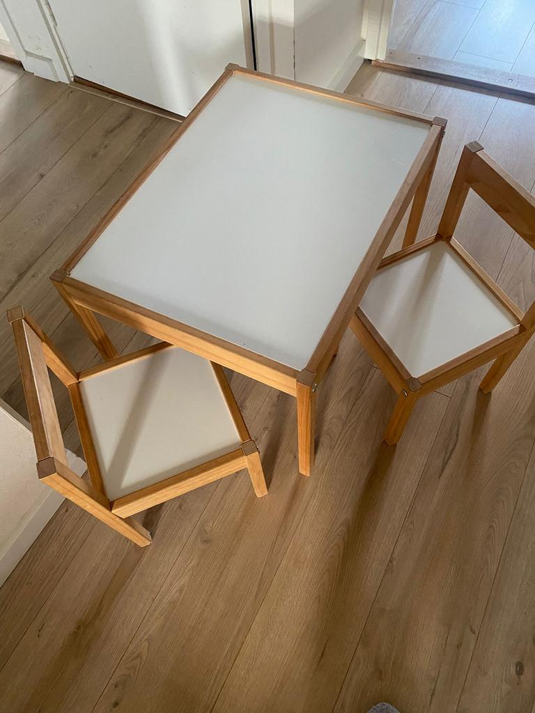 Tafel met 2 stoeltjes ikea, Kinderen en Baby's, Kinderkamer | Tafels en Stoelen, Ophalen, Zo goed als nieuw, Tafel(s) en Stoel(en)