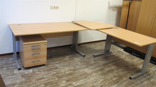 bureau met hoekstukken, Niet ingevuld, Niet ingevuld, Niet ingevuld