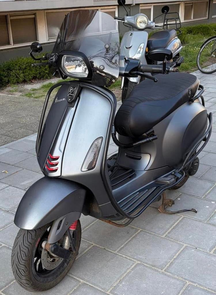 Vespa sprint, Fietsen en Brommers, Ophalen, Vespa S, Zo goed als nieuw, Benzine