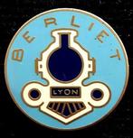 Berliet broche- lichtblauw- wit, Verzamelen, Verzenden, Nieuw, Transport, Speldje of Pin